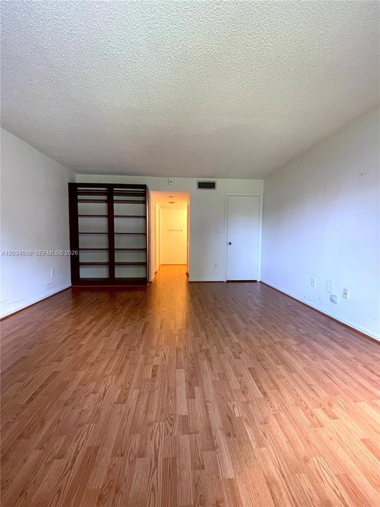 For Sale: $305,000 (2 beds, 2 baths, 1292 Square Feet)