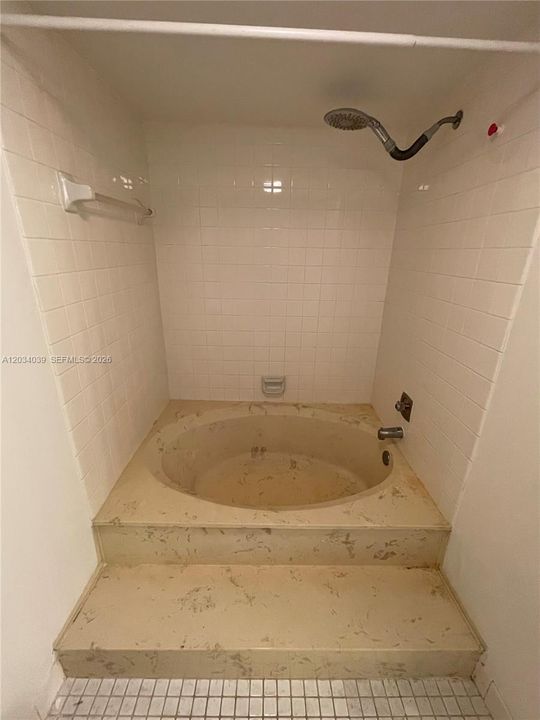 For Sale: $305,000 (2 beds, 2 baths, 1292 Square Feet)