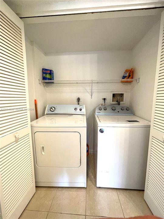 For Sale: $305,000 (2 beds, 2 baths, 1292 Square Feet)
