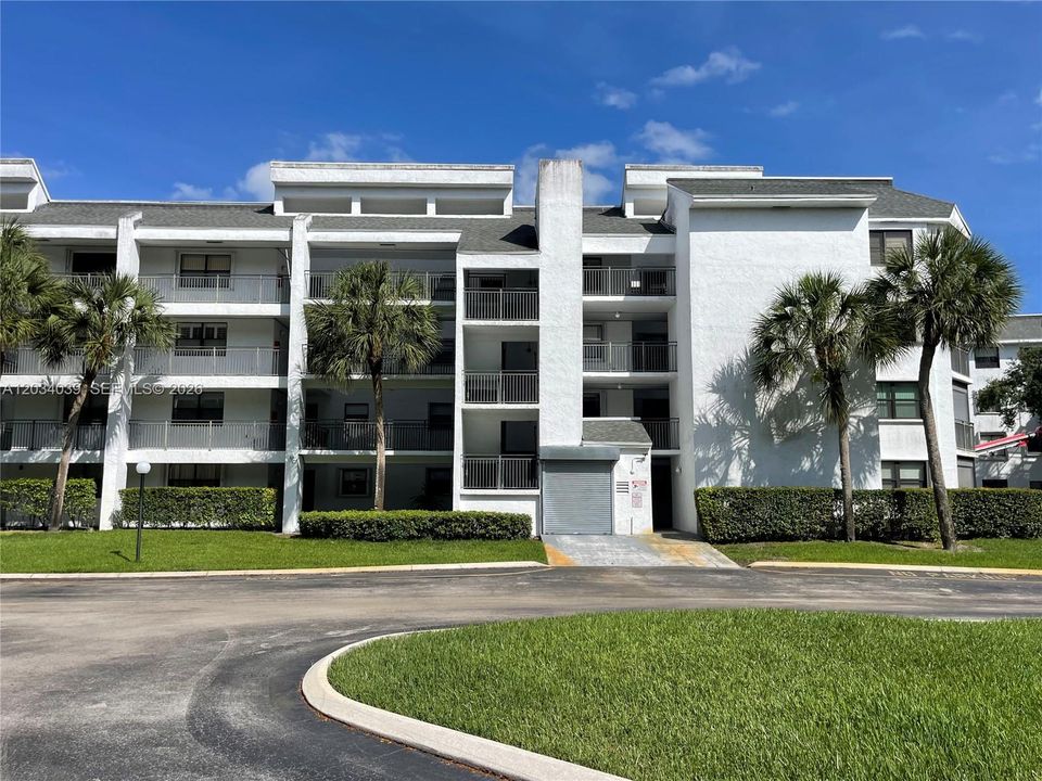 For Sale: $305,000 (2 beds, 2 baths, 1292 Square Feet)