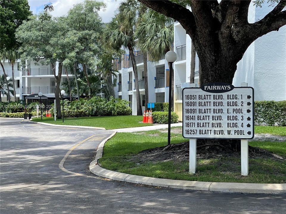 For Sale: $305,000 (2 beds, 2 baths, 1292 Square Feet)