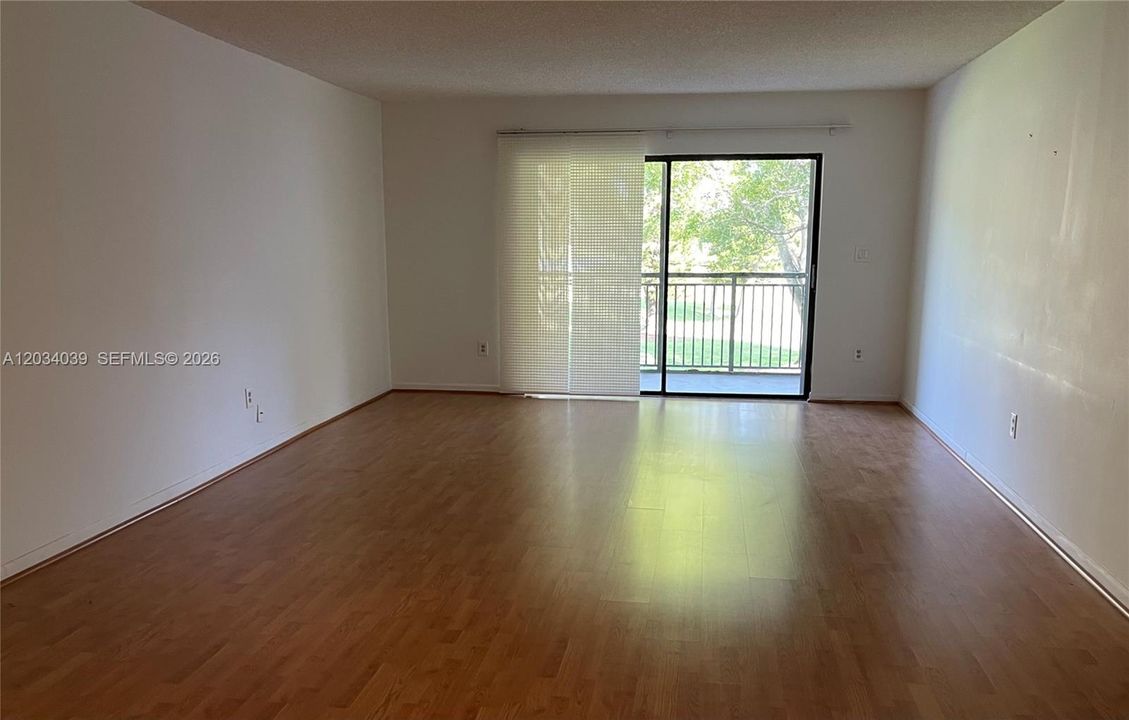 For Sale: $305,000 (2 beds, 2 baths, 1292 Square Feet)