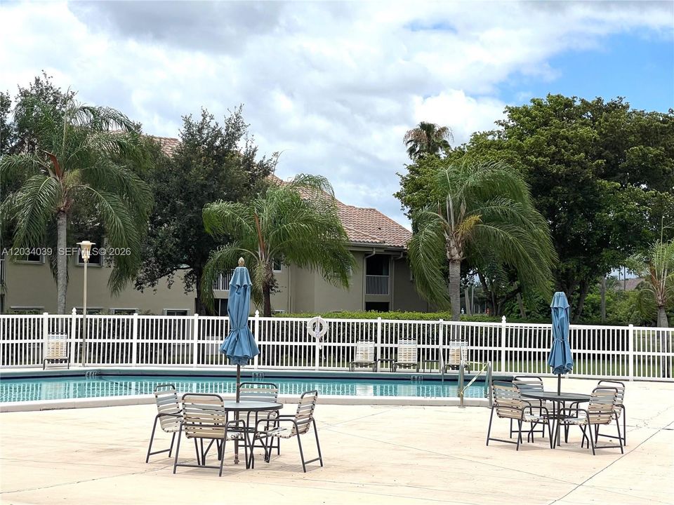 For Sale: $305,000 (2 beds, 2 baths, 1292 Square Feet)