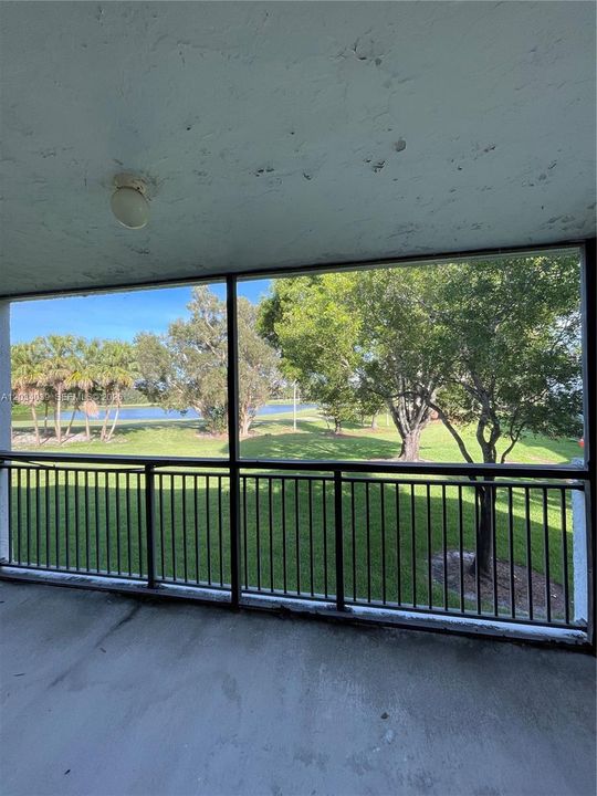 For Sale: $305,000 (2 beds, 2 baths, 1292 Square Feet)