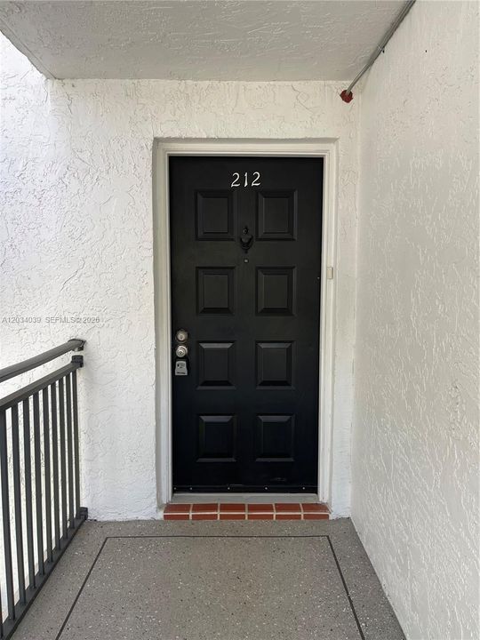 For Sale: $305,000 (2 beds, 2 baths, 1292 Square Feet)