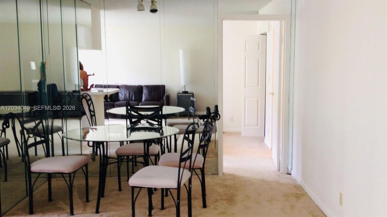 For Sale: $198,000 (1 beds, 1 baths, 767 Square Feet)