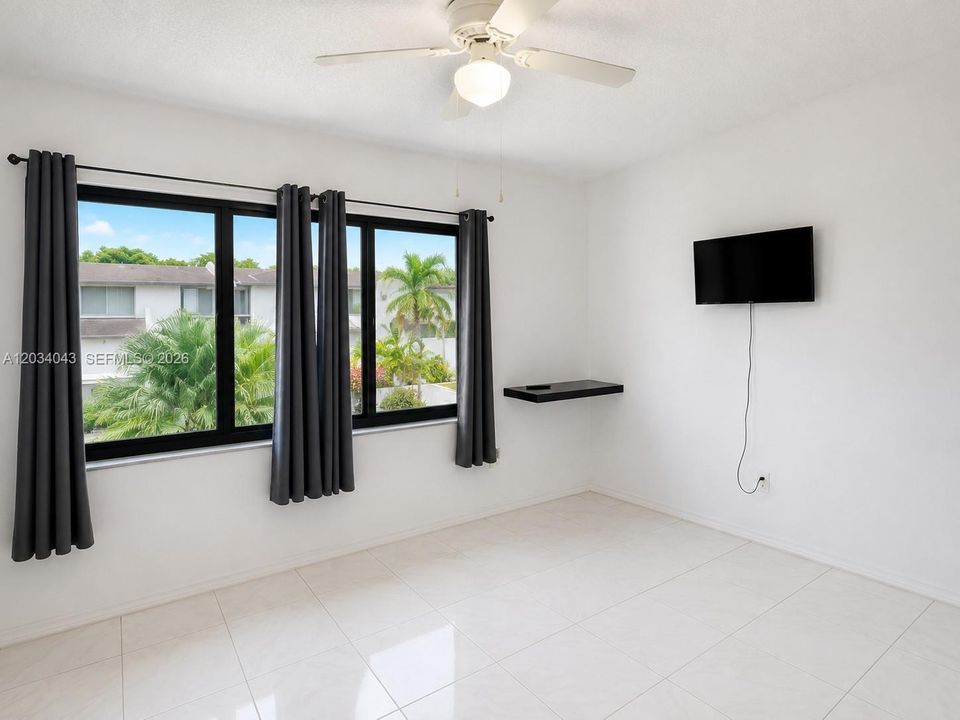 В аренду: $2,950 (3 спален, 2 ванн, 1378 Квадратных фут)