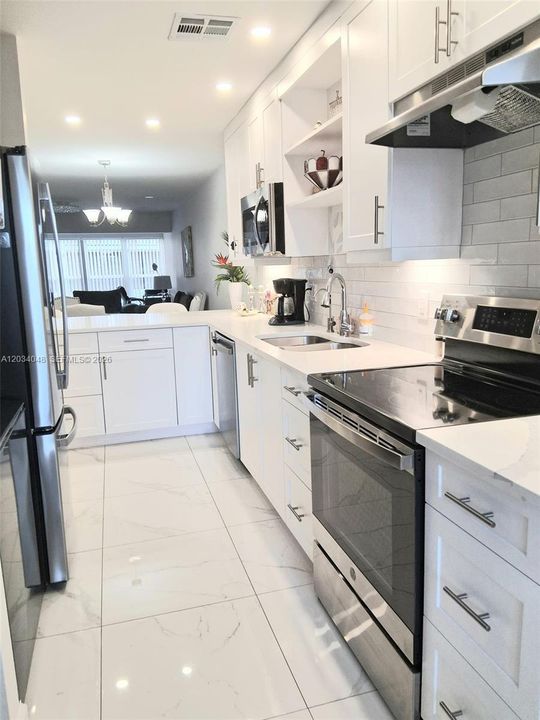 For Sale: $289,000 (2 beds, 2 baths, 1167 Square Feet)
