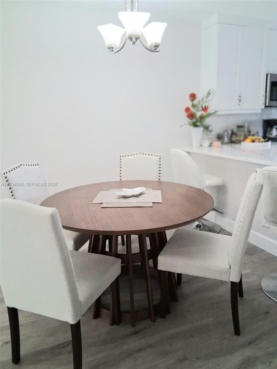 For Sale: $289,000 (2 beds, 2 baths, 1167 Square Feet)