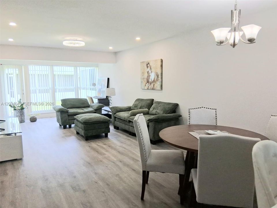 For Sale: $289,000 (2 beds, 2 baths, 1167 Square Feet)