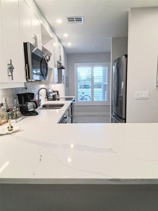 For Sale: $289,000 (2 beds, 2 baths, 1167 Square Feet)