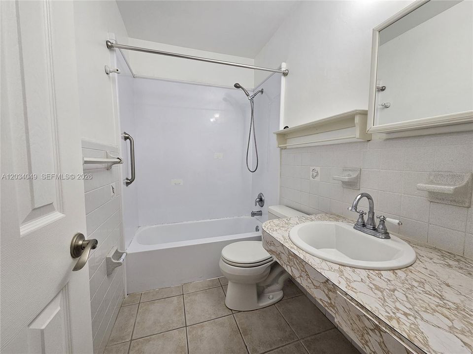 For Rent: $1,800 (1 beds, 1 baths, 645 Square Feet)