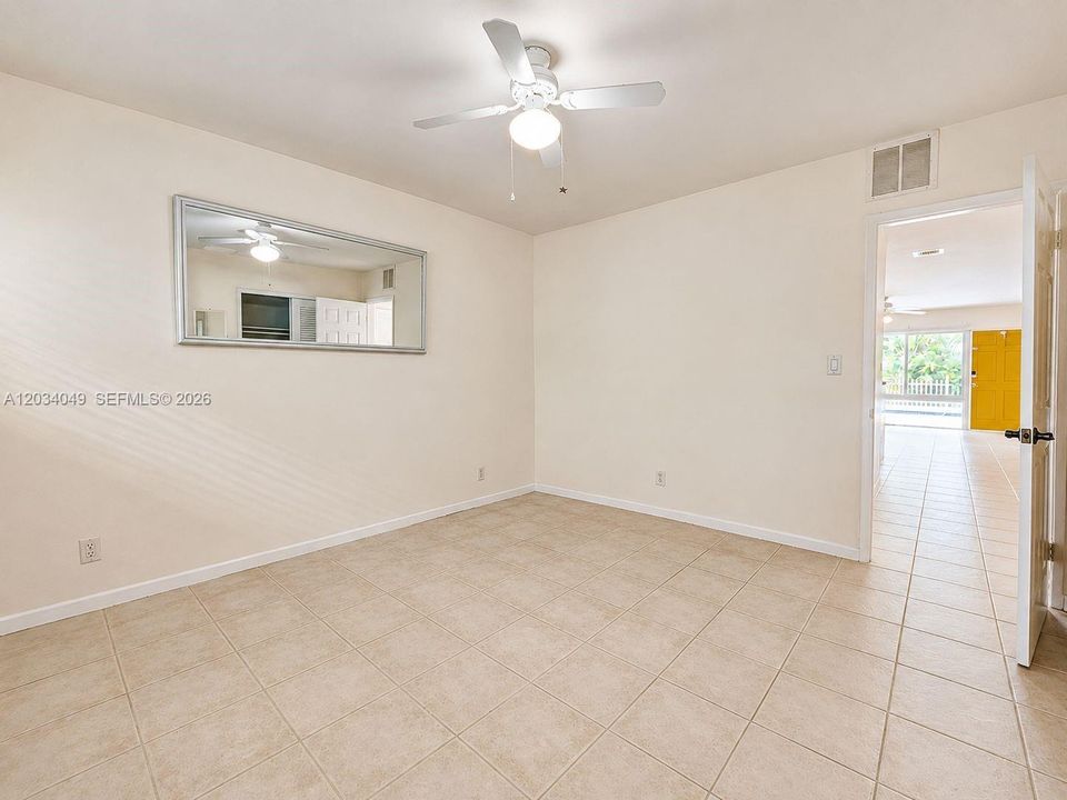 For Rent: $1,800 (1 beds, 1 baths, 645 Square Feet)