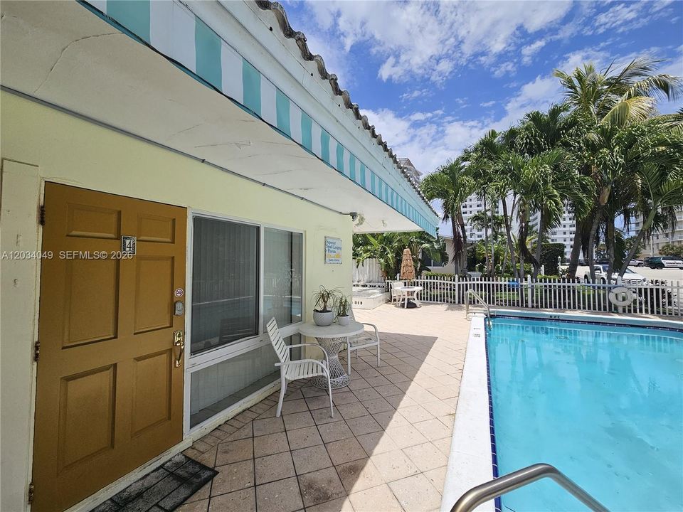 For Rent: $1,800 (1 beds, 1 baths, 645 Square Feet)