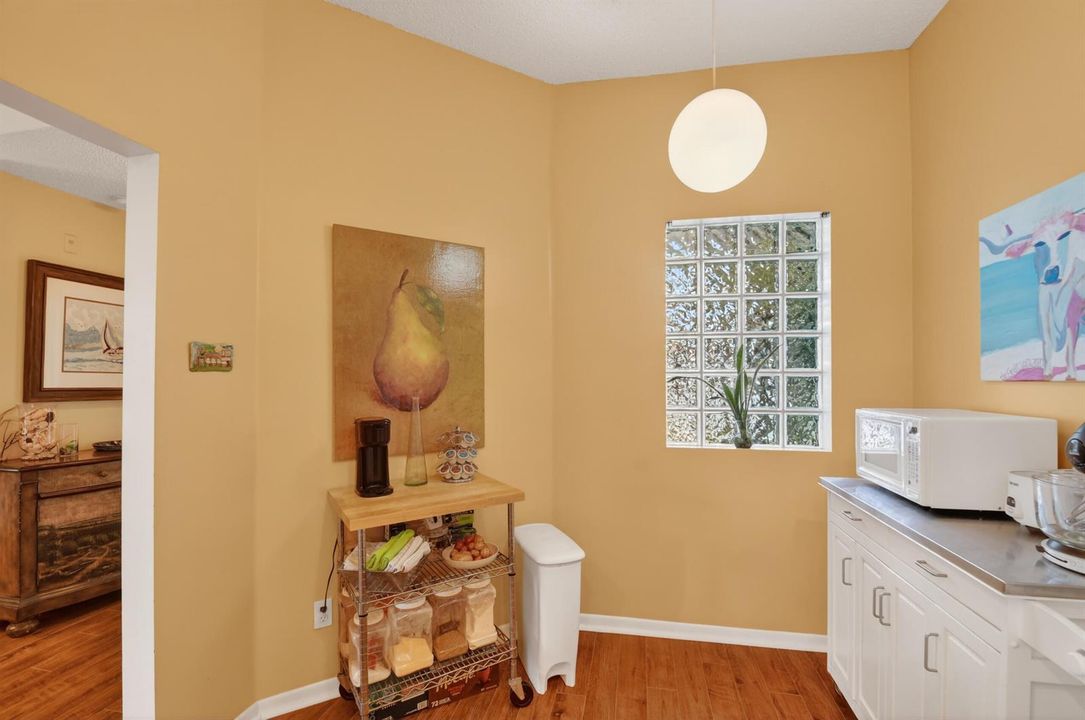BAKER'S DELIGHT OR BREAKFAST NOOK