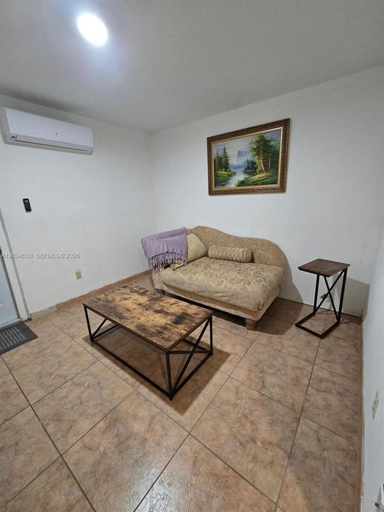 For Rent: $1,500 (1 beds, 1 baths, 2261 Square Feet)