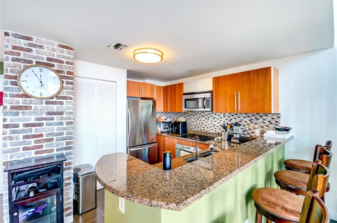 For Rent: $3,900 (1 beds, 2 baths, 902 Square Feet)