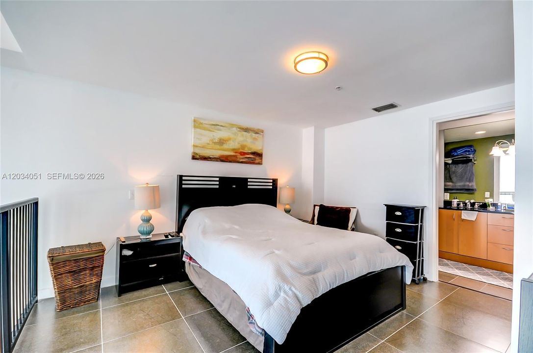 For Rent: $3,900 (1 beds, 2 baths, 902 Square Feet)