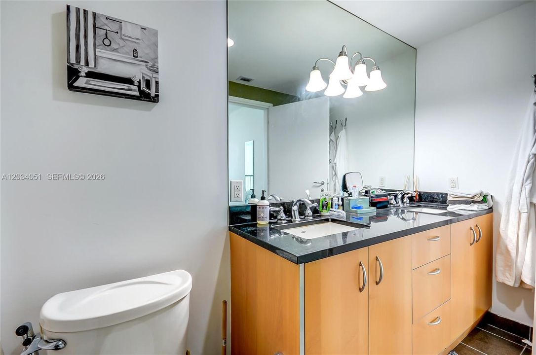 For Rent: $3,900 (1 beds, 2 baths, 902 Square Feet)