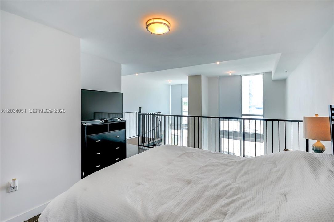 For Rent: $3,900 (1 beds, 2 baths, 902 Square Feet)