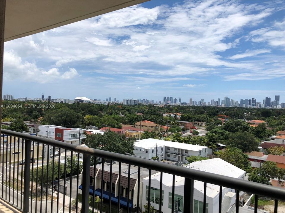 For Sale: $389,000 (2 beds, 2 baths, 873 Square Feet)