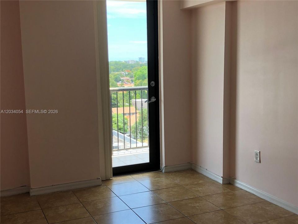 For Sale: $389,000 (2 beds, 2 baths, 873 Square Feet)