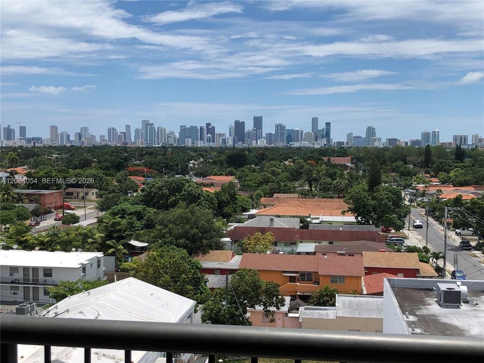 For Sale: $389,000 (2 beds, 2 baths, 873 Square Feet)
