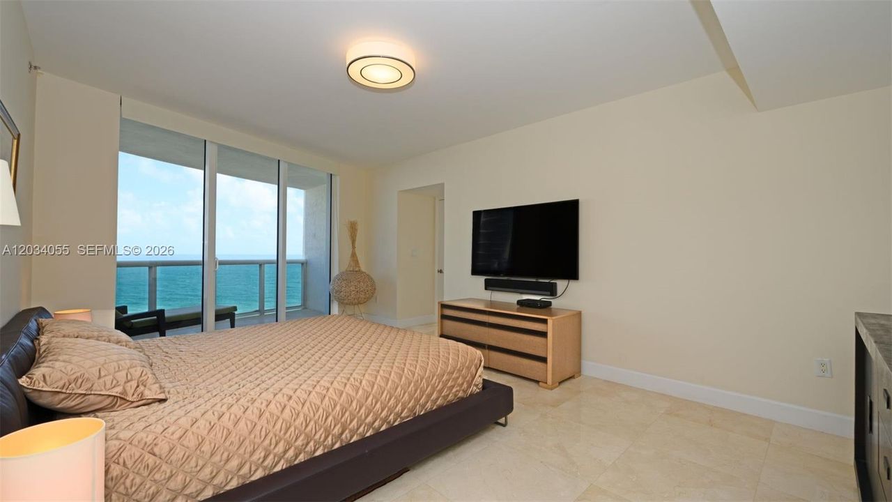 For Sale: $1,575,000 (2 beds, 2 baths, 1583 Square Feet)