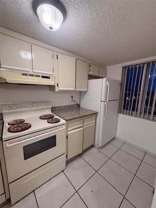 В аренду: $2,100 (2 спален, 2 ванн, 1000 Квадратных фут)