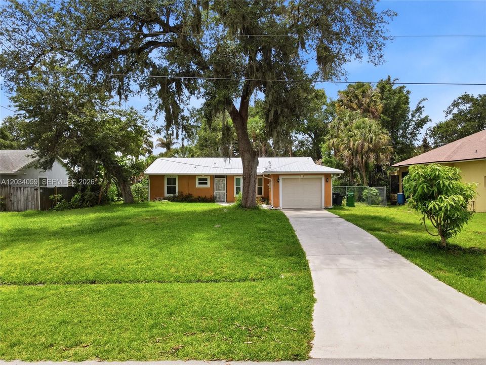 For Sale: $375,000 (3 beds, 2 baths, 1474 Square Feet)