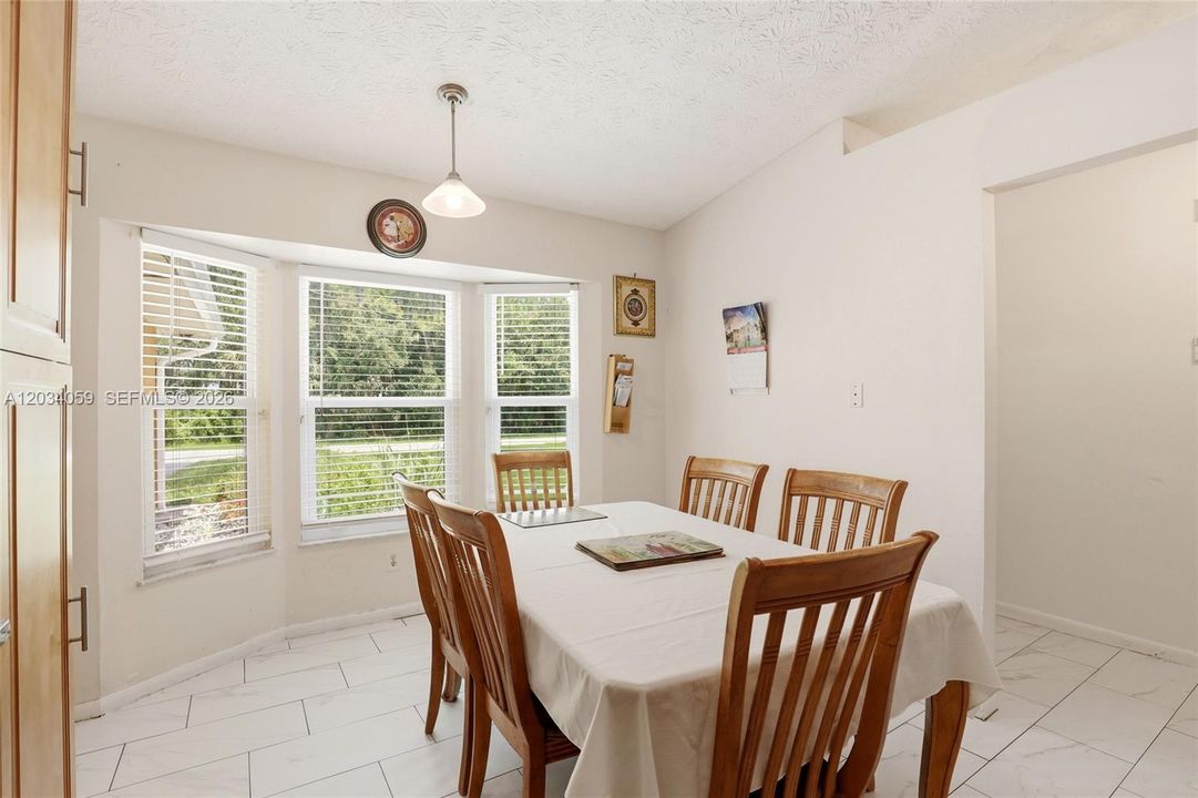 For Sale: $375,000 (3 beds, 2 baths, 1474 Square Feet)