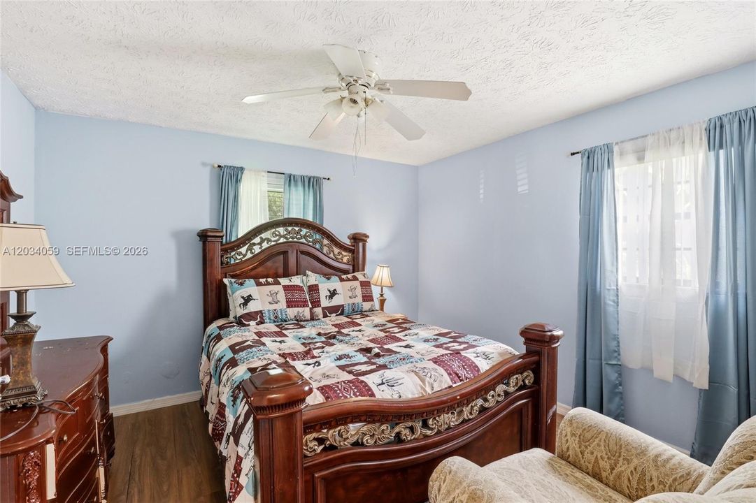 For Sale: $375,000 (3 beds, 2 baths, 1474 Square Feet)