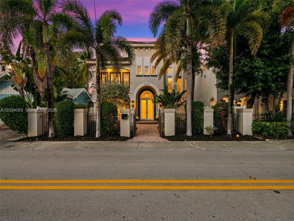For Rent: $12,500 (4 beds, 5 baths, 3937 Square Feet)