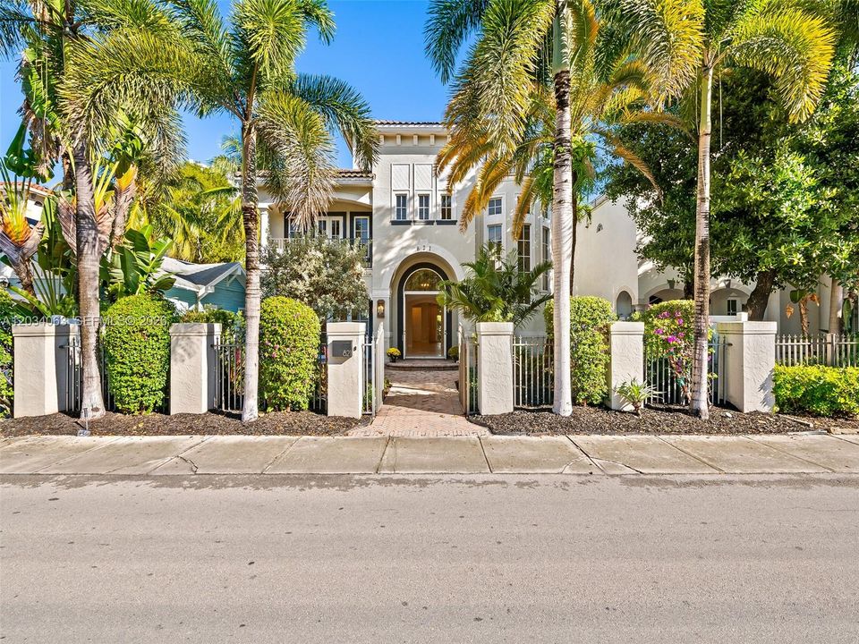 For Rent: $12,500 (4 beds, 5 baths, 3937 Square Feet)