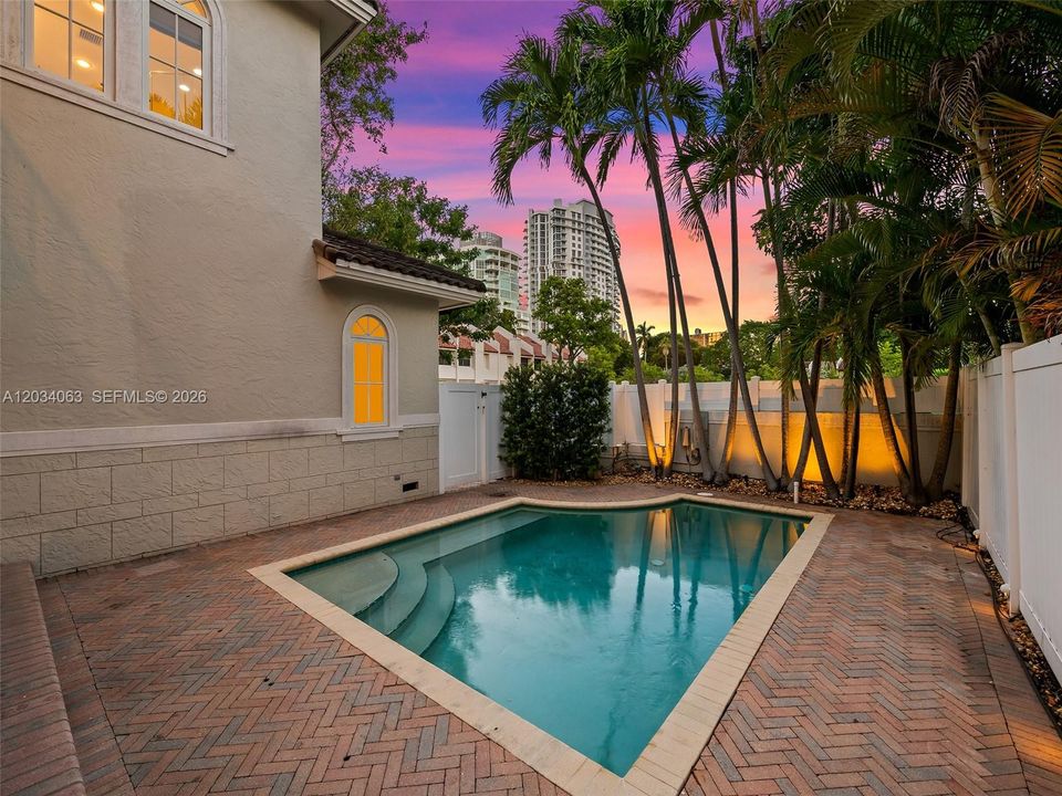 For Rent: $12,500 (4 beds, 5 baths, 3937 Square Feet)