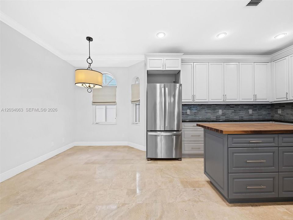 For Rent: $12,500 (4 beds, 5 baths, 3937 Square Feet)