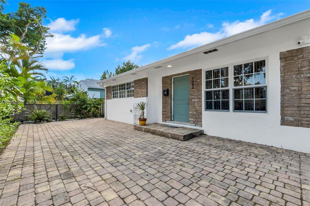 For Sale: $530,000 (3 beds, 2 baths, 1106 Square Feet)