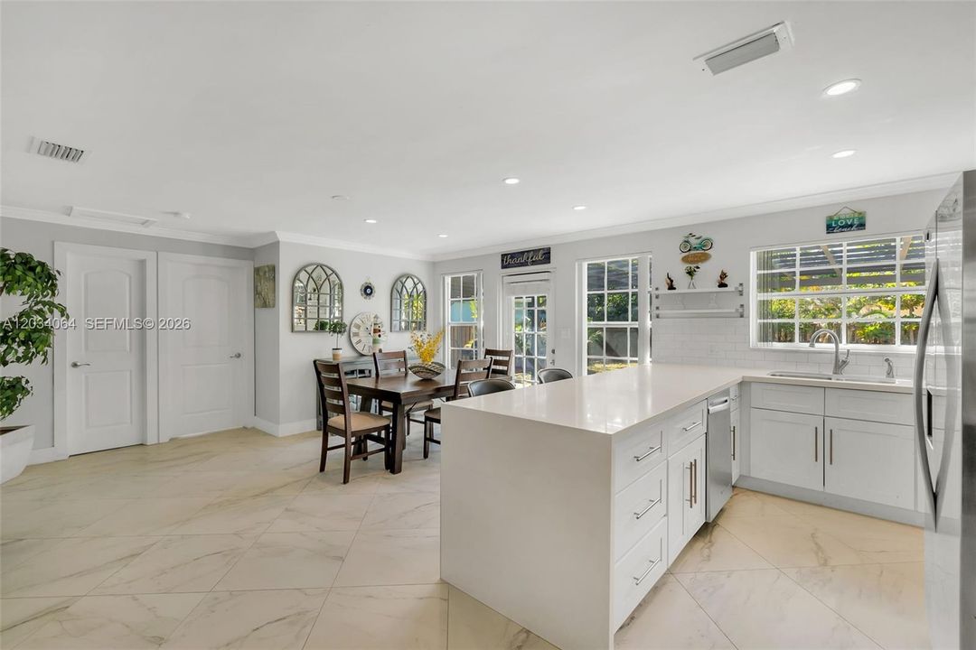For Sale: $530,000 (3 beds, 2 baths, 1106 Square Feet)