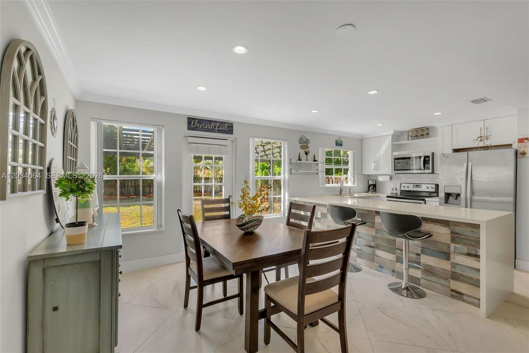 For Sale: $530,000 (3 beds, 2 baths, 1106 Square Feet)