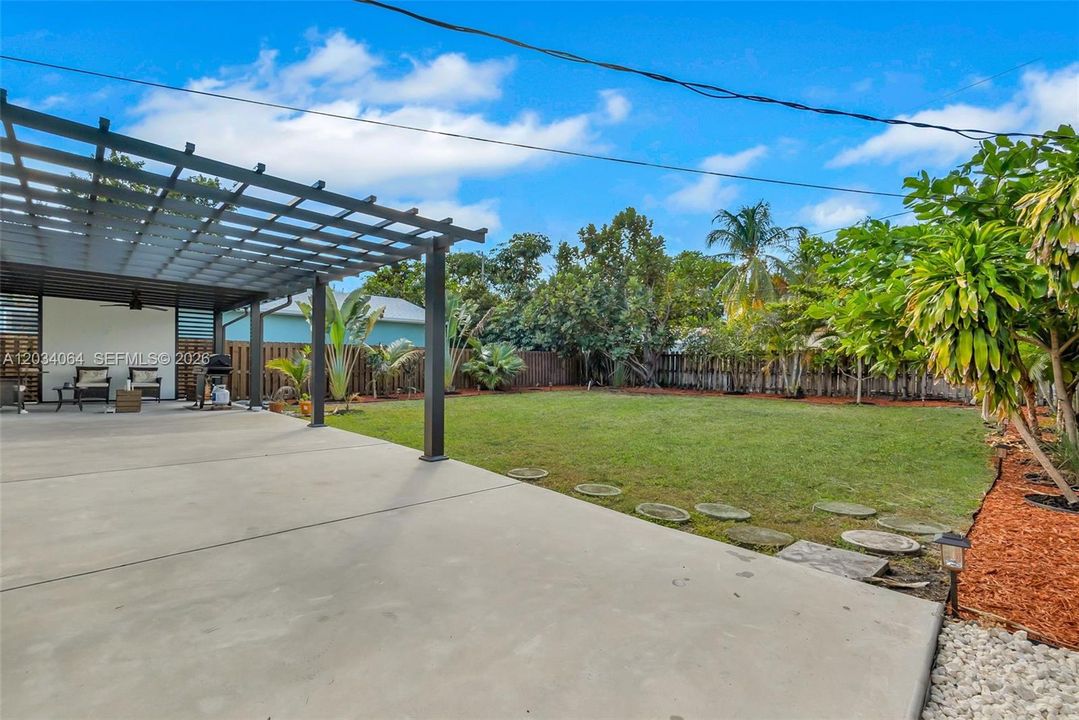 For Sale: $530,000 (3 beds, 2 baths, 1106 Square Feet)