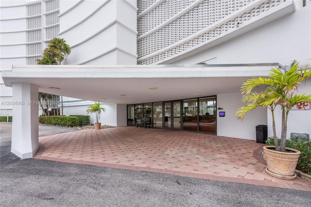 For Sale: $615,000 (2 beds, 2 baths, 1517 Square Feet)