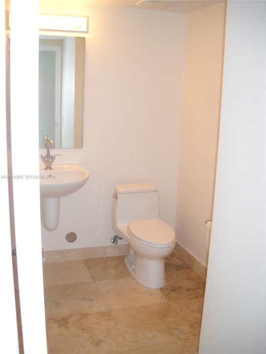 For Rent: $2,950 (1 beds, 1 baths, 981 Square Feet)