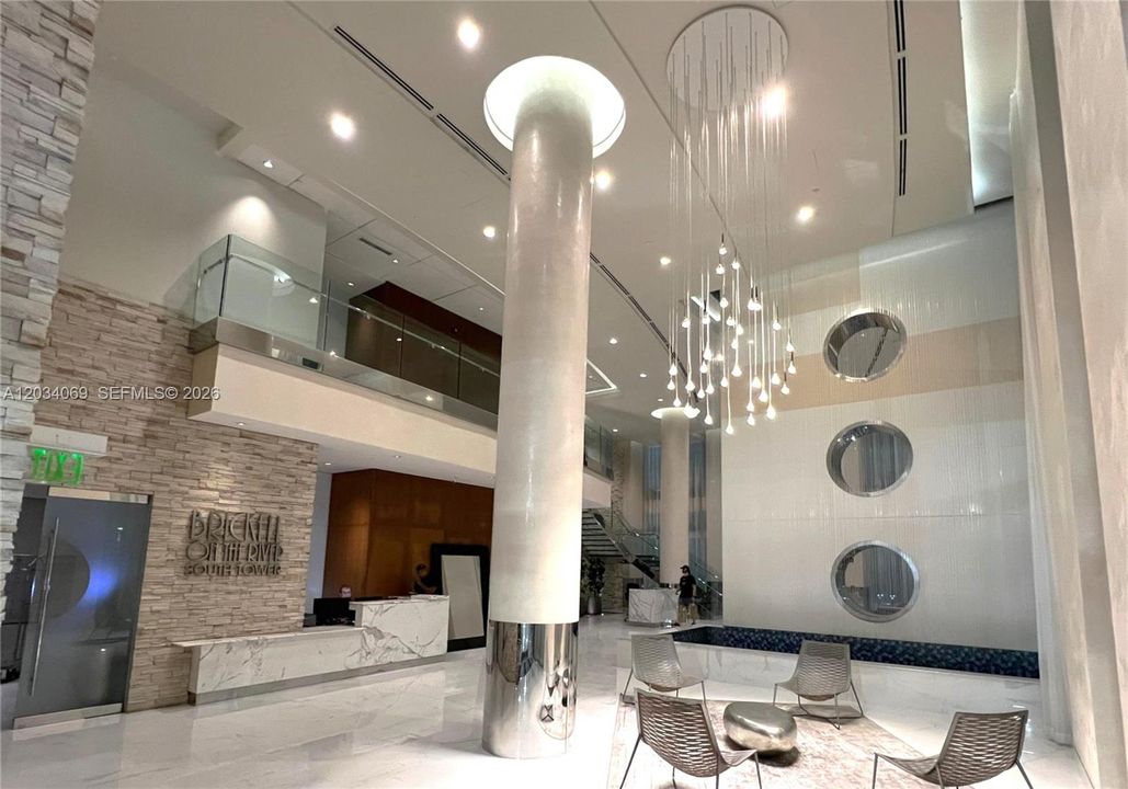 For Rent: $2,950 (1 beds, 1 baths, 981 Square Feet)