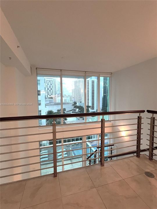 For Rent: $2,950 (1 beds, 1 baths, 981 Square Feet)