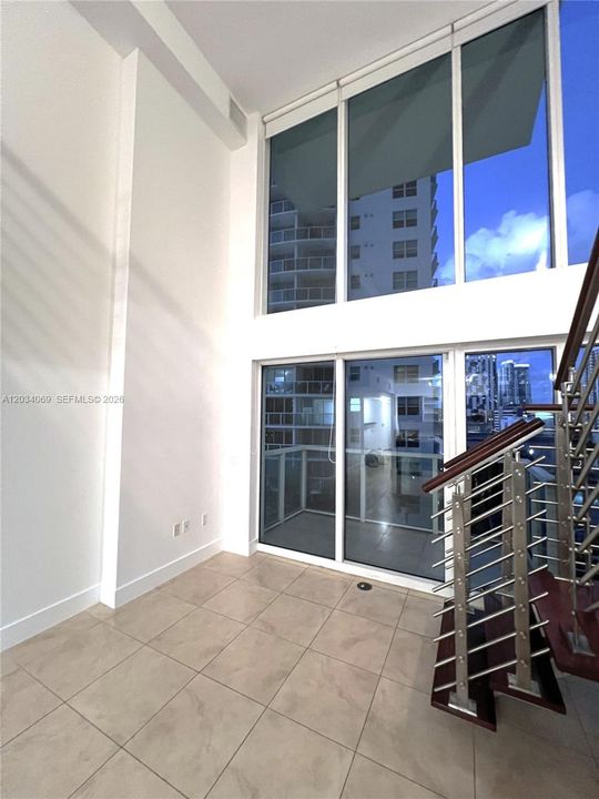 For Rent: $2,950 (1 beds, 1 baths, 981 Square Feet)