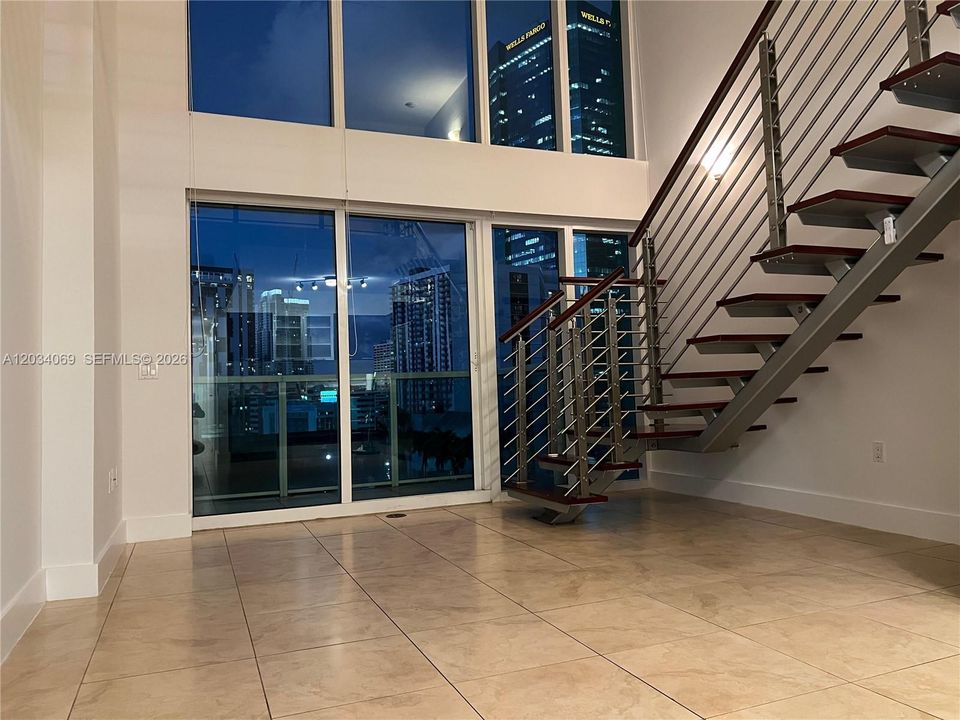 For Rent: $2,950 (1 beds, 1 baths, 981 Square Feet)