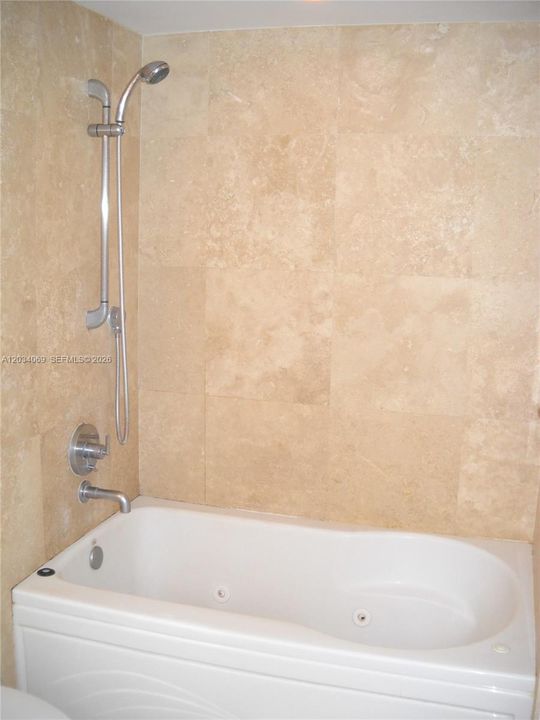 For Rent: $2,950 (1 beds, 1 baths, 981 Square Feet)