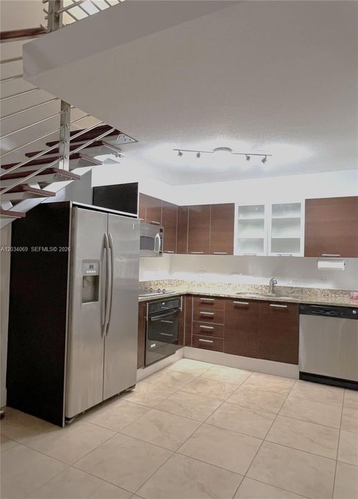 For Rent: $2,950 (1 beds, 1 baths, 981 Square Feet)