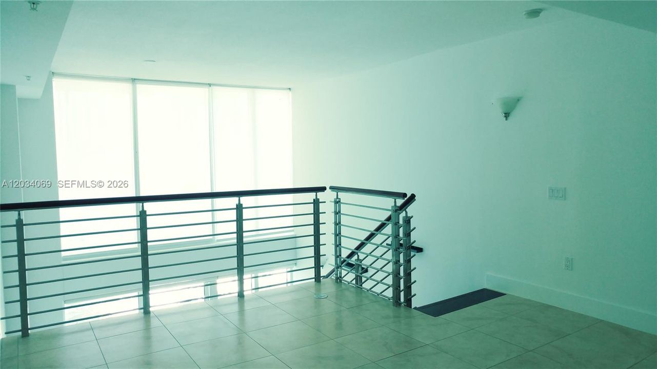 For Rent: $2,950 (1 beds, 1 baths, 981 Square Feet)