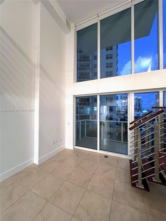 For Rent: $2,950 (1 beds, 1 baths, 981 Square Feet)